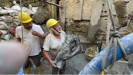 San Casciano, nuovi tesori etruschi emergono dagli scavi: serpenti in bronzo, ori, e uova intatte