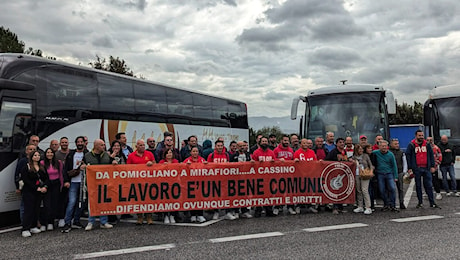 Stellantis, sciopero e manifestazione dei 20mila. Sfilano lavoratori e sindaci della provincia – FOTO