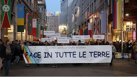 “Pace in tutto il mondo”. La marcia di Sant’Egidio con l’arcivescovo Delpini e le Ong in Duomo