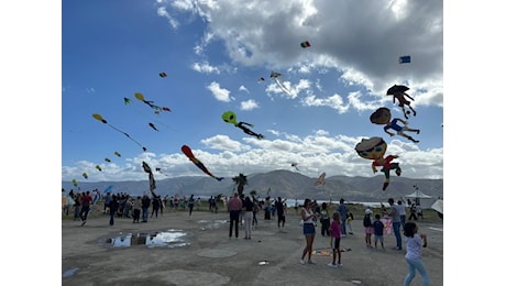 Festival degli aquiloni: una domenica da vivere a Capo Peloro IL PROGRAMMA