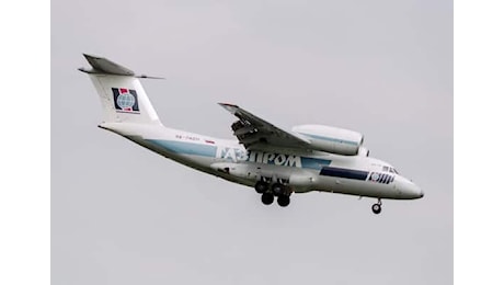 Russia, superjet precipita vicino Mosca: morti i tre piloti