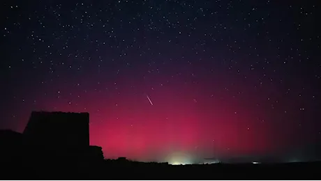 Lo spettacolo dell'aurora boreale dal Nuraghe Piscu a Suelli