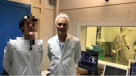 32 episodi in 45 giorni. Chi è il primario arrestato per abusi. Le vittime: “Temevamo ritorsioni”