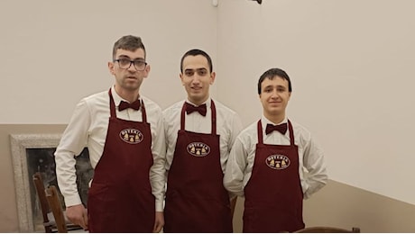 Un cliente non paga il conto in un nuovo ristorante dove lavorano persone disabili. Risultato: i ragazzi ci ridono su