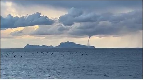 Capri, tromba d'aria al largo dell'isola