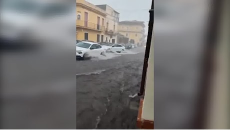 Acireale finisce sott'acqua, allagamenti e torrenti esondati