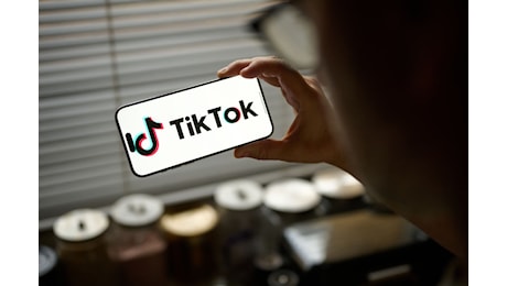 TikTok bloccherà i filtri di bellezza per gli adolescenti