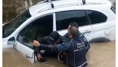 Cogoleto, uomo intrappolato in auto nel sottopasso allagato