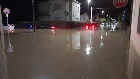 Maltempo Toscana, alluvione lampo a Venturina: “salite ai piani alti” | FOTO e VIDEO