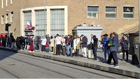 A Firenze code alle fermate della tramvia, numeri altissimi di adesione per lo sciopero “totale”