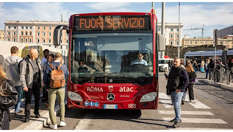 Sciopero generale 29 novembre trasporti, Salvini firma la precettazione: Salvini: «Gli italiani hanno diritto alla mobilità»