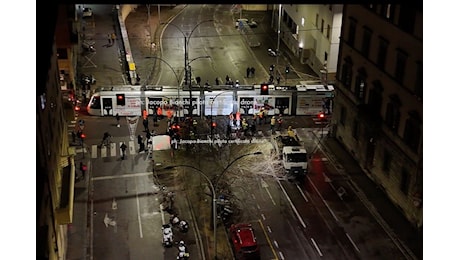 L'incidente tramvia-auto ha paralizzato Firenze