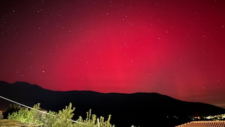 Aurora boreale all’isola d’Elba, la meraviglia dal belvedere di San Piero in Campo