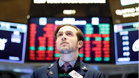 A picco Wall Street dopo riduzione dei tagli Fed previsti per il 2025