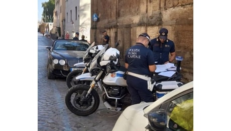 Roma - Prende più di 600 multe, denunciata una donna che girava in Bentley e Ferrari