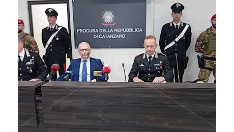 Arresti tra Lametino e Vibonese, il procuratore: «Controllo capillare del territorio e rapporti anche con altri clan». Indagati pure due carabinieri | NOMI