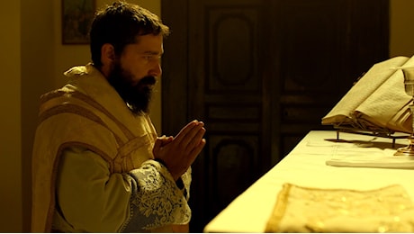 Il Padre Pio di Abel Ferrara arriva al cinema. Ecco cosa è vero e falso nel film