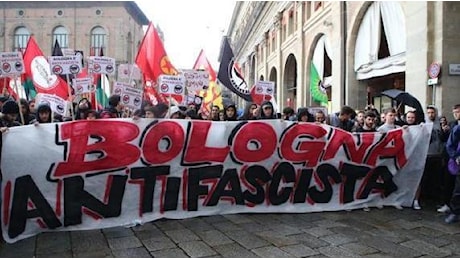 Due manifestazioni a Bologna, le destre di CasaPound e Rete dei Patrioti e i gruppi contrari al presidio: la diretta video