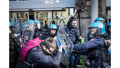 Sciopero generale, a Torino cariche della polizia