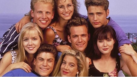 La triste parabola delle star di Beverly Hills 90210: che fine hanno fatto gli attori della serie tv?