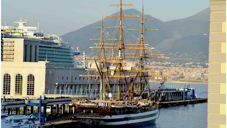 Napoli saluta l’Amerigo Vespucci: storia, emozione e cultura in banchina