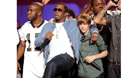 Hanno abusato Justin Bieber. La rivelazione sui festini di Puff Daddy