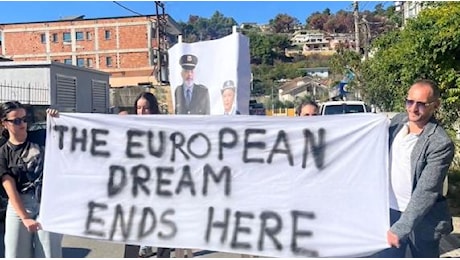 Albania, la protesta contro l'accordo con l'Italia sui migranti: «Il sogno europeo finisce qui»