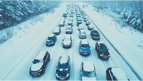 Tempesta invernale negli Stati Uniti: neve e pioggia minacciano i viaggi per il Giorno del Ringraziamento