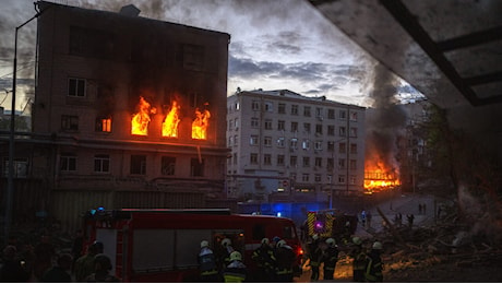 Ucraina, notte di Natale sotto le bombe: pioggia di missili sulle città