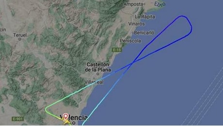 Urla e bestemmie, passeggero molesto a bordo: il volo Ryanair fra Valencia e Malpensa torna al punto di partenza dopo 40 minuti dal decollo