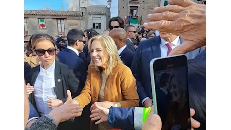 Jill Biden in Sicilia, visita il borgo dei suoi bisnonni nell’ultimo viaggio da First lady: «Ho lasciato il meglio alla fine»