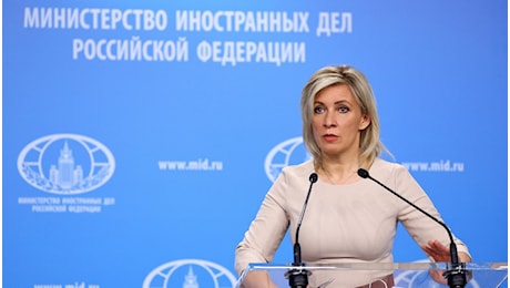 Telefonata a Maria Zakharova durante la conferenza, l'indicazione sui missili balistici: il video è virale