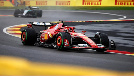 F1, Leclerc in pole position a Spa. La Ferrari davanti a Perez e Hamilton. Verstappen il più veloce ma partirà 11°