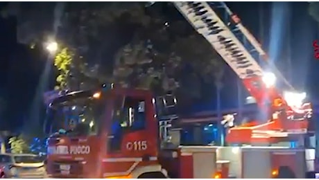 Incendio all'hotel di Abano Terme, di proprietà di un gruppo riminese: evacuate 273 persone