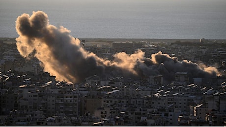 Guerra Israele news, media Libano: “14 attacchi israeliani in 15 minuti su un villaggio di confine”. Hezbollah: bombardata la base militare di Tel Aviv vicino a Safed