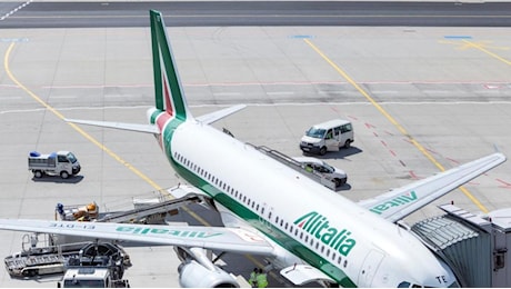 Alitalia, Uilt: «Procedura di licenziamento per oltre 2.200 lavoratori, governo estenda la Cig»