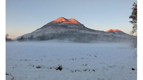 L’alto Varesotto si sveglia innevato. Ghiaccio e qualche disagio sulle strade