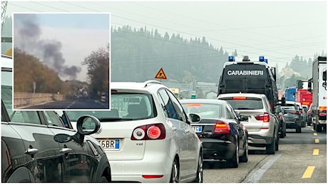 Camion in fiamme sulla A1, traffico bloccato nel tratto aretino