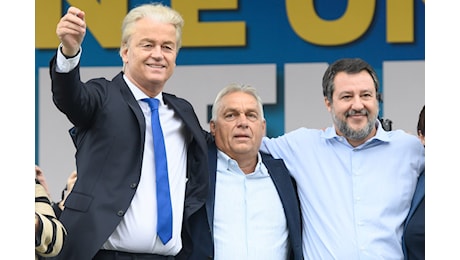 Salvini a Pontida diventa crociato e lancia la Santa alleanza dei popoli europei contro l'invasione islamica