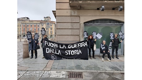 Un anno dopo l’attacco di Hamas, Donne in nero in piazza: “Basta violenza”