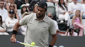 Matteo Berrettini torna a Wimbledon e si prepara alla sfida con Sinner. Il suo stile in 60 foto