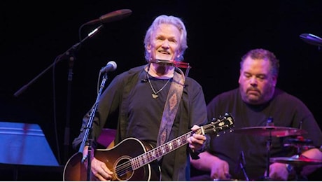 Addio a Kris Kristofferson, il cantante country e attore aveva 88 anni