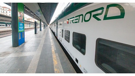 Stacca il dito a morsi al passeggero di un treno. Arrestato un lottatore di Mma di 29 anni a Milano