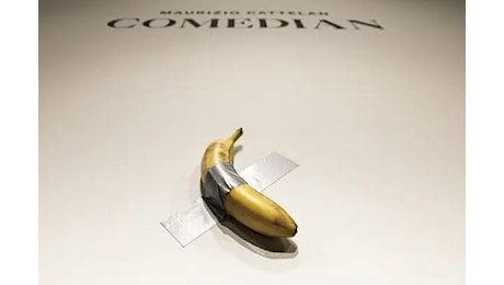 La “banana” di Cattelan venduta da Sotheby’s per 6 milioni di dollari al guru delle crypto