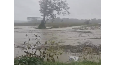 Maltempo, frane e allagamenti in Liguria: a Milano sorvegliati Seveso e Lambro