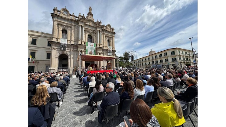 Sorrento presente a Pompei: il sindaco Coppola alla solenne Supplica - Positanonews Sorrento presente a Pompei: il sindaco Coppola alla solenne Supplica - Positanonews