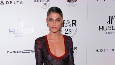 Elisa Sednaoui: “A Los Angeles accerchiati dal fuoco ho pensato solo ai bimbi a scuola”