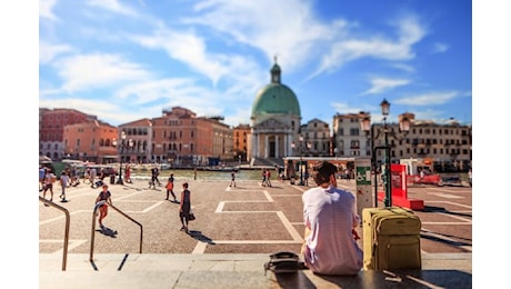 Più della metà di italiani andrà in vacanza. Il 16% rimane a casa