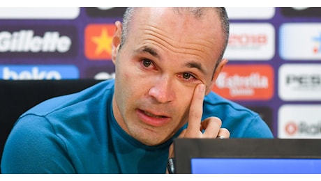 Iniesta, addio tra le lacrime: “Avessi potuto, avrei giocato fino a 90 anni”