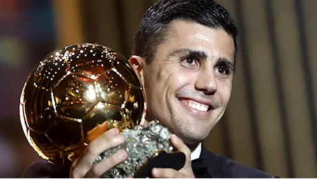 Il Pallone d'Oro 2024 a Rodri: il centrocampista spagnolo supera Vinicius e Bellingham